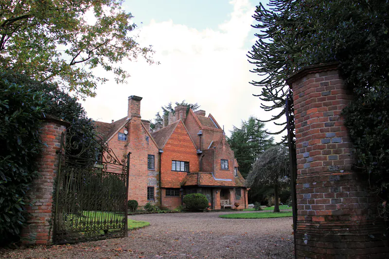 Driveway at Vacant Reading Tudor manor, M371 (photo 2)
