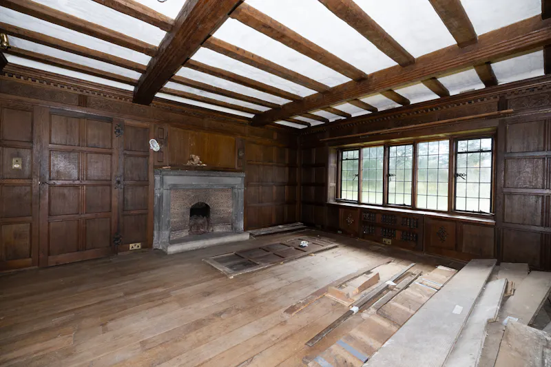 Panelling at Vacant Reading Tudor manor, M371 (photo 5)