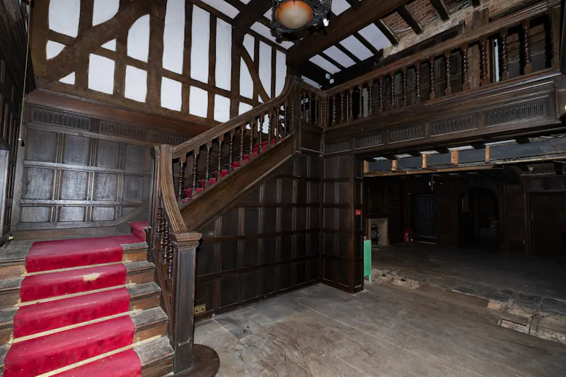 Beams at Vacant Reading Tudor manor, M371 (photo 3)
