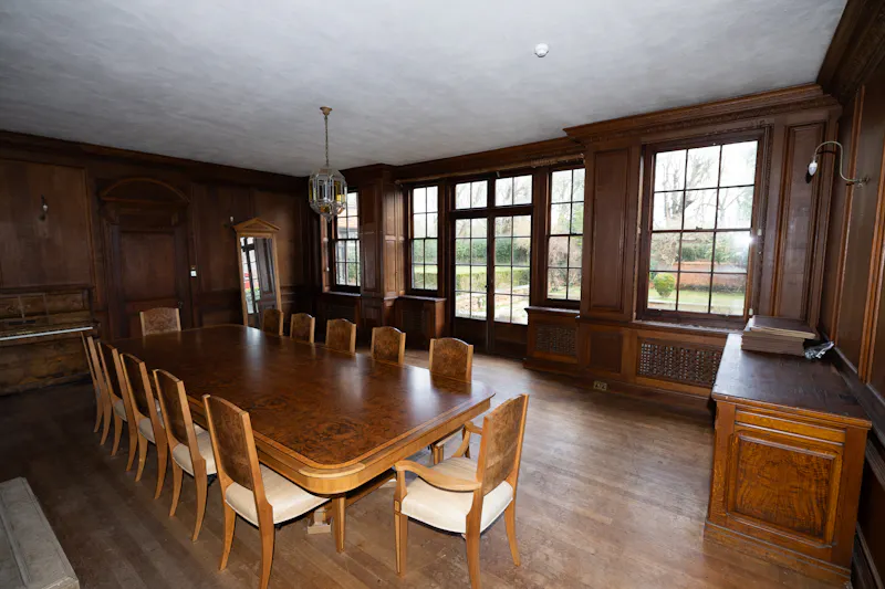 Panelling at Vacant Reading Tudor manor, M371 (photo 7)