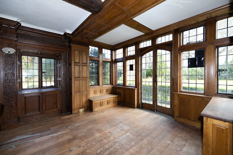 Floor - wooden at Vacant Reading Tudor manor, M371 (photo 4)
