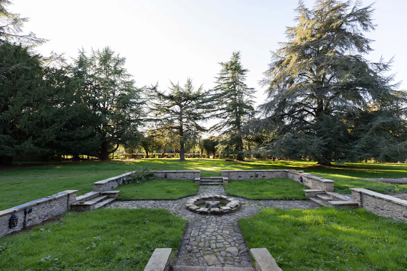 Garden - formal at Vacant Reading Tudor manor, M371 (photo 26)