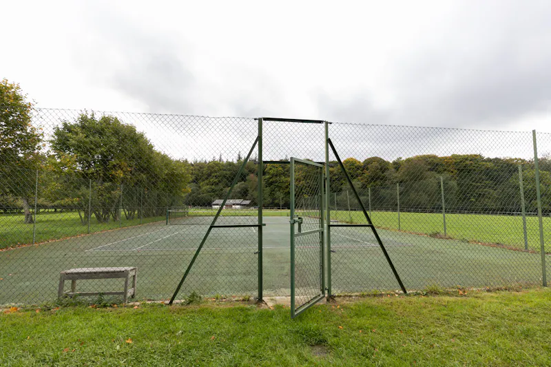 Tennis court at Vacant Reading Tudor manor, M371 (photo 37)