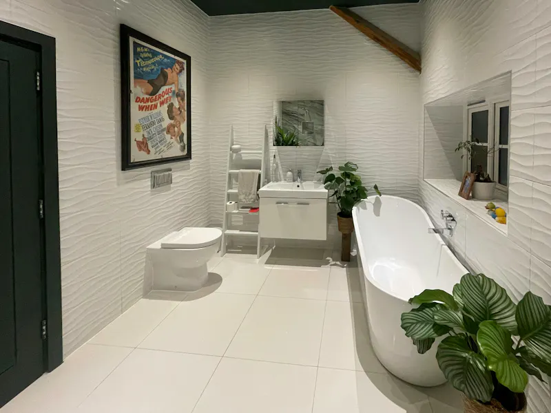 Bath at Film focused Stevenage barn, L685 (photo 21)
