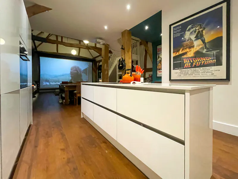 Film focused Stevenage barn, L685 (photo 10)