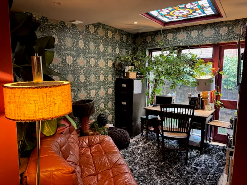 Wallpaper at Character period Hampstead Home, E551 (photo 16)