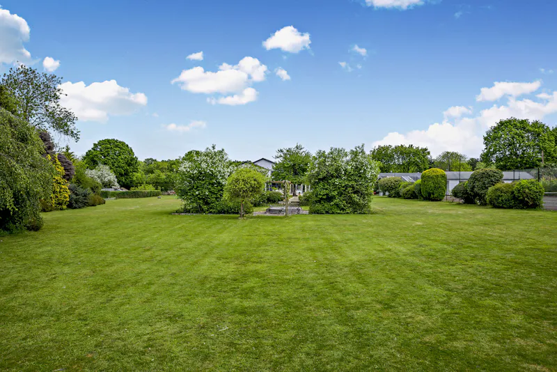 Garden at Modern 1970s Tadley Renovation , D2865 (photo 21)