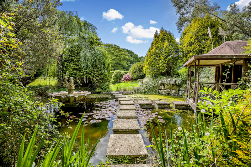 Pond at Modern 1970s Tadley Renovation , D2865 (photo 28)