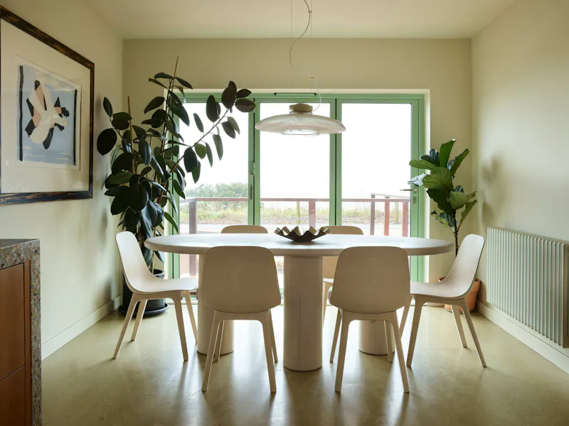 Dining room at Earthy Deal sea front house , D2866 (photo 10)
