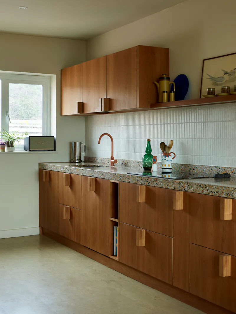 Kitchen at Earthy Deal sea front house , D2866 (photo 7)