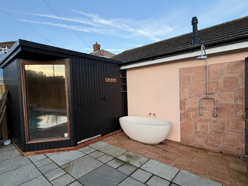 Bath - rolltop at Earthy Deal sea front house , D2866 (photo 22)