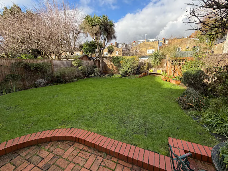 Garden at Barons Court Victorian terrace, B2123 (photo 30)