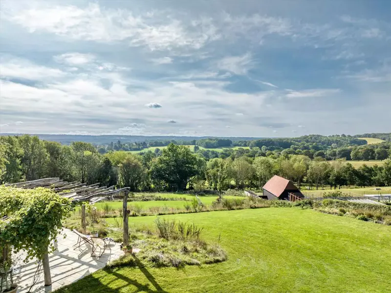 Modern hillside house Frensham, K517 (photo 21)