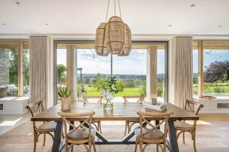 Dining room at Modern hillside house Frensham, K517 (photo 8)