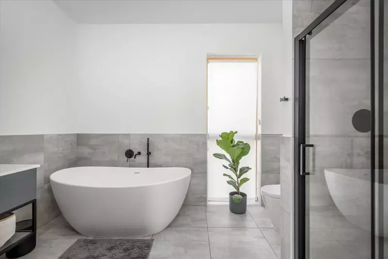 Bathroom at Modern hillside house Frensham, K517 (photo 14)