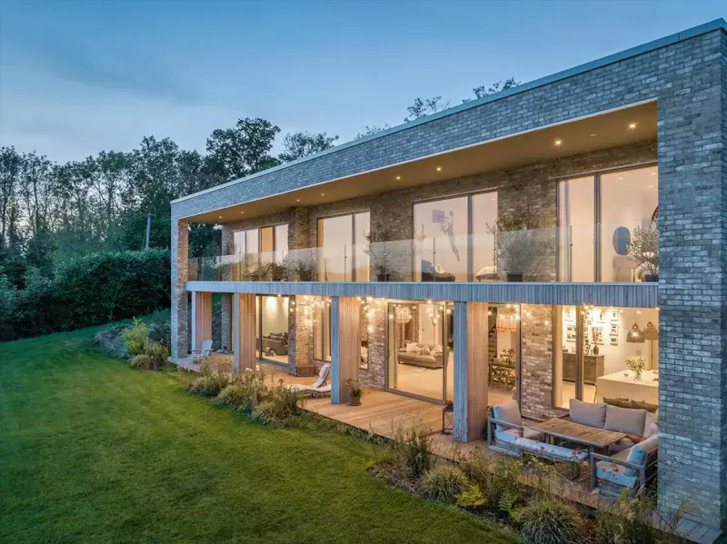 Modern hillside house Frensham, K517 (photo 19)