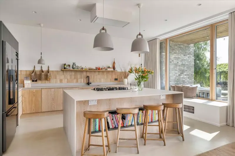 Kitchen at Modern hillside house Frensham, K517 (photo 4)