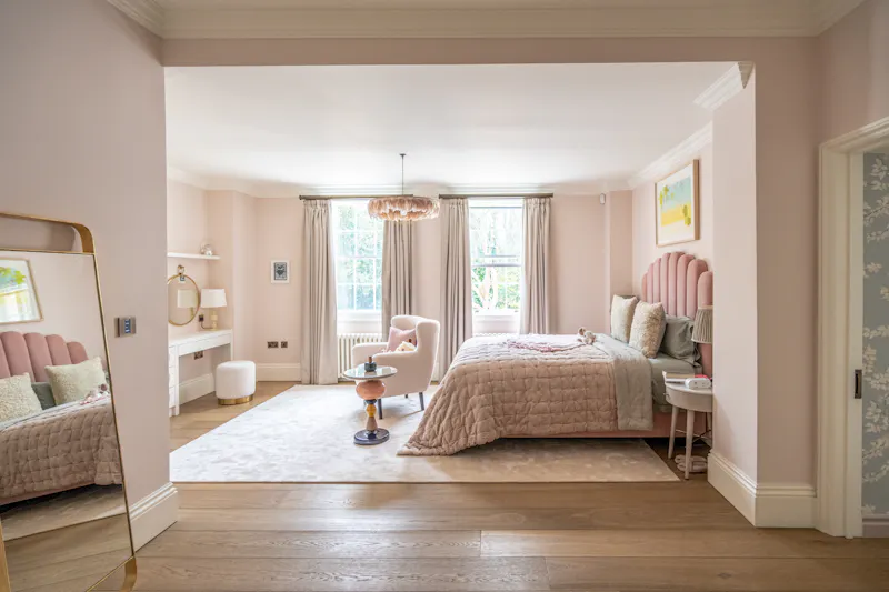 Bedroom at Mill Hill Georgian mansion , A1689 (photo 52)