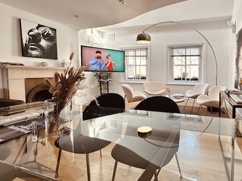 Dining room at Contemporary Soho townhouse, A1691 (photo 2)