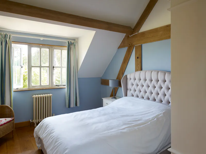 Bedroom at Oak framed Bayford house, D2156 (photo 32)