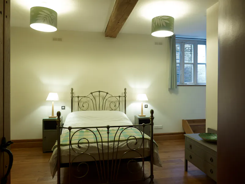 Bedroom at Oak framed Bayford house, D2156 (photo 34)