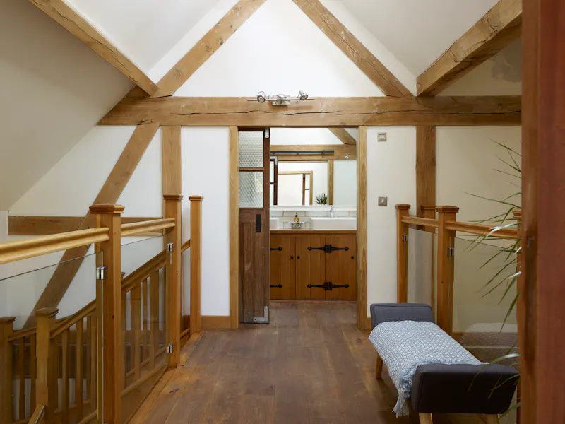 Landing at Oak framed Bayford house, D2156 (photo 35)