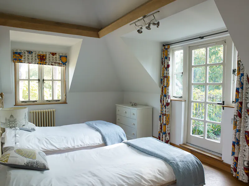 Bedroom at Oak framed Bayford house, D2156 (photo 33)