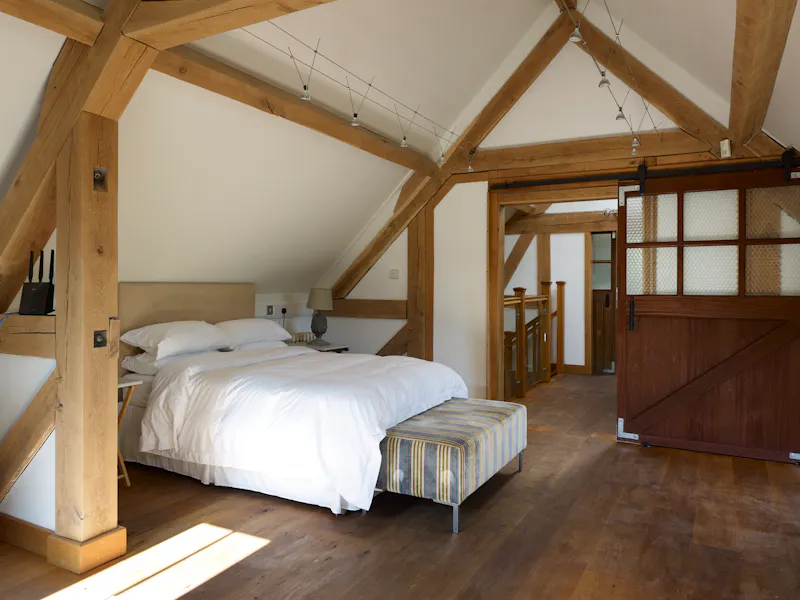 Bedroom at Oak framed Bayford house, D2156 (photo 41)