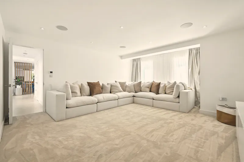 Living Room at Epping Green minimalist house, D2871 (photo 6)