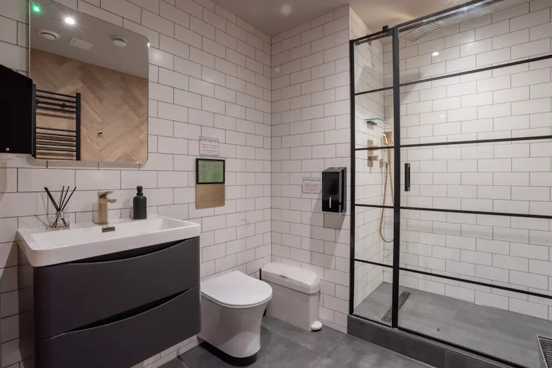 Bathroom at Park Royal Film Studios, N569 (photo 11)