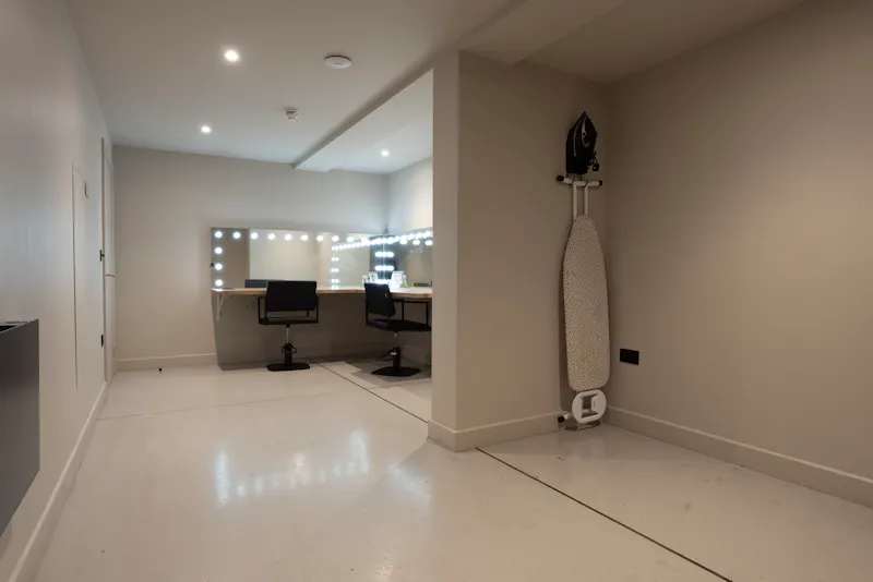 Dressing room at Park Royal Film Studios, N569 (photo 10)