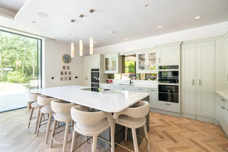 Kitchen at Luxury Surrey modern mansion, D2868 (photo 4)