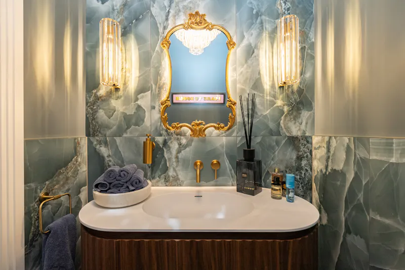 Bathroom at Luxury Surrey modern mansion, D2868 (photo 10)