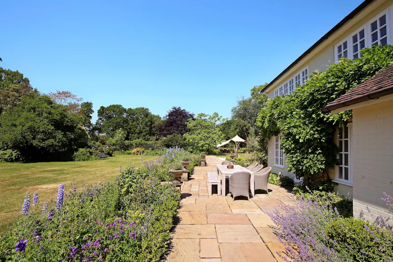 Terrace/Patio at Refined Shalden Country House, D2870 (photo 27)
