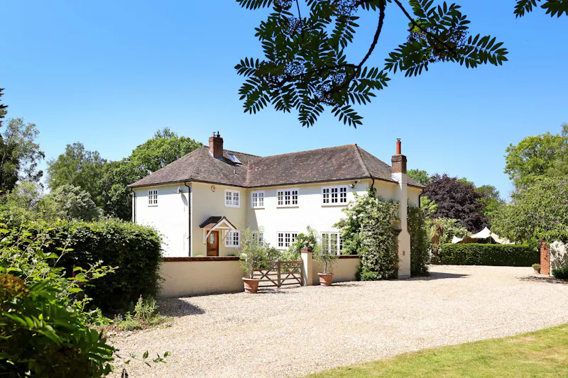 Driveway at Refined Shalden Country House, D2870 (photo 41)