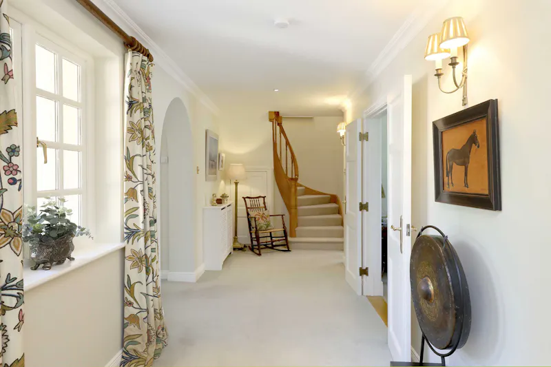 Entrance hall at Refined Shalden Country House, D2870 (photo 12)