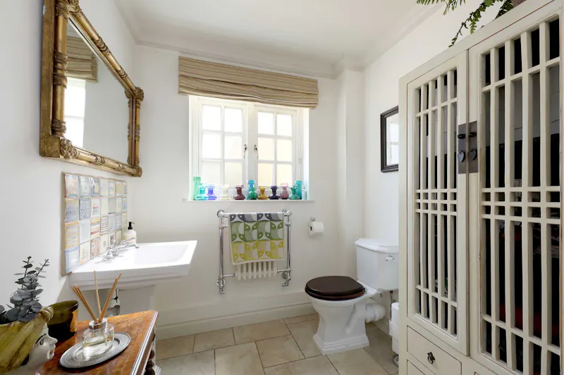 Bathroom at Refined Shalden Country House, D2870 (photo 23)