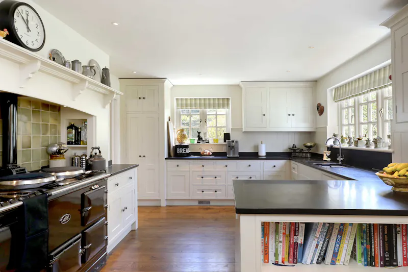 Kitchen at Refined Shalden Country House, D2870 (photo 3)