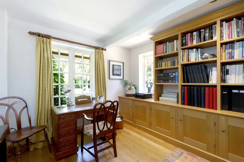 Study at Refined Shalden Country House, D2870 (photo 11)