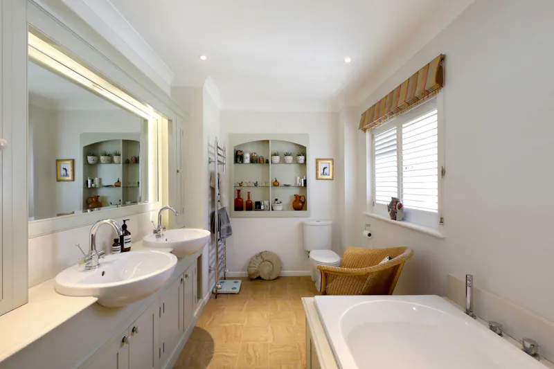 Bathroom at Refined Shalden Country House, D2870 (photo 14)
