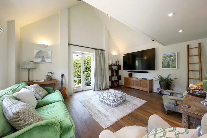 Living Room at Refined Shalden Country House, D2870 (photo 44)