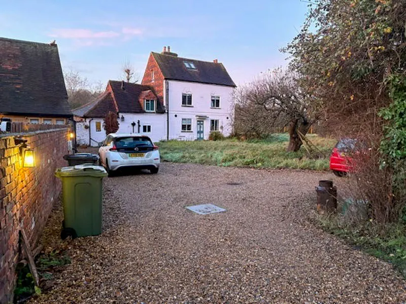 Driveway at Quirky Guildford cottage, C929 (photo 29)