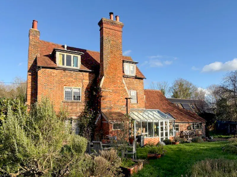 Quirky Guildford cottage, C929 (photo 26)