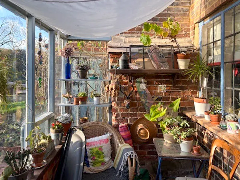 Exposed brick at Quirky Guildford cottage, C929 (photo 13)