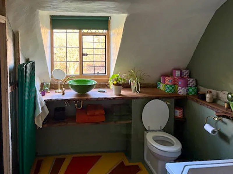 Quirky Guildford cottage, C929 (photo 19)