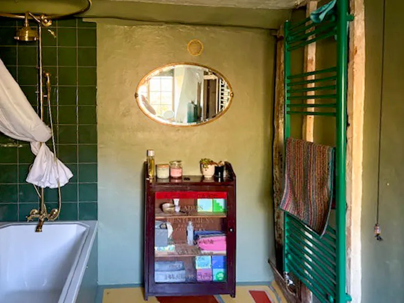Bathroom at Quirky Guildford cottage, C929 (photo 18)