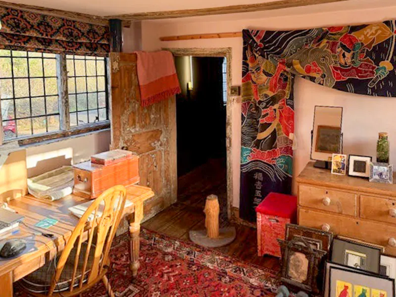 Quirky Guildford cottage, C929 (photo 5)