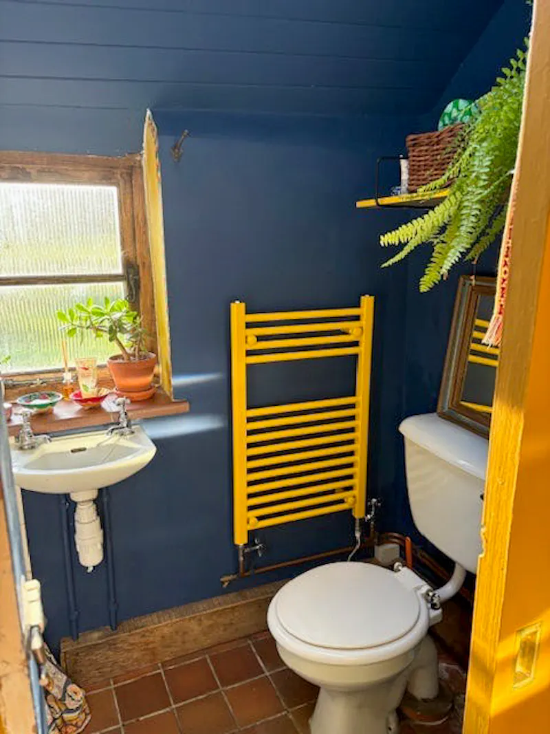 Quirky Guildford cottage, C929 (photo 11)