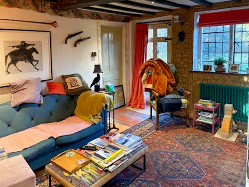 Quirky Guildford cottage, C929
