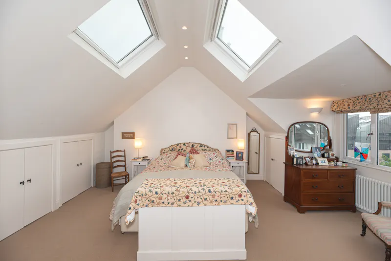 Bedroom at Edwardian Clapham family home, D2872 (photo 50)